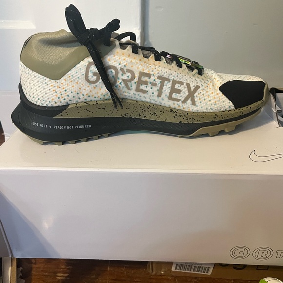 Nike React 4 trail running shoes. * new with Tags* - Picture 7 of 7